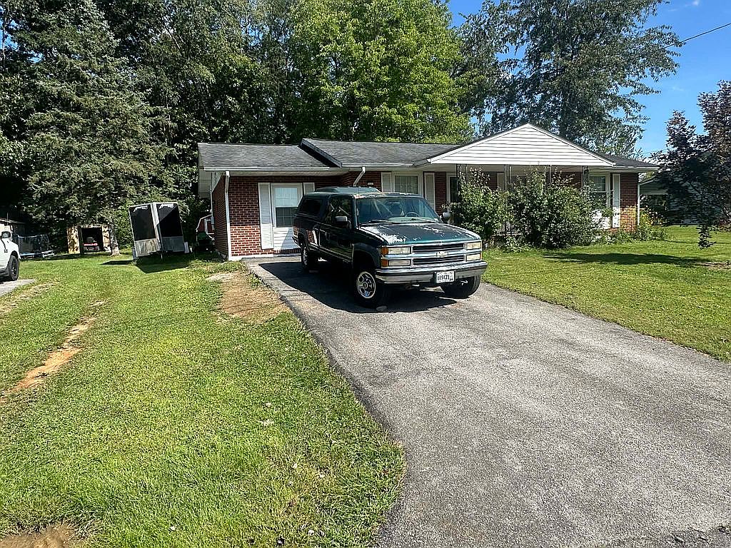 171 Reedy St, Bristol, VA 24201 — photo 2