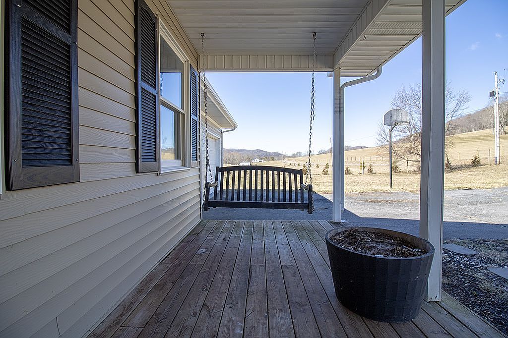 2586 S Fork Rd, Marion, VA 24354 — photo 5