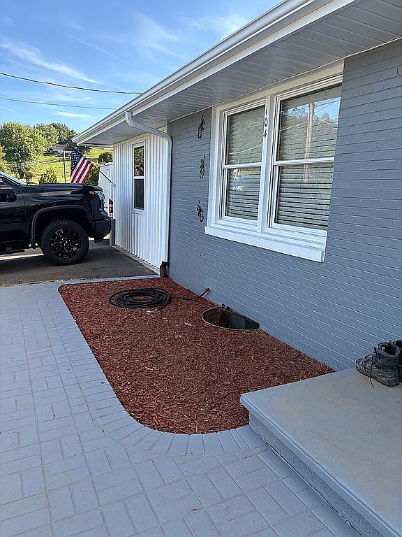 104 Morris St, Galax, VA 24333 — photo 3