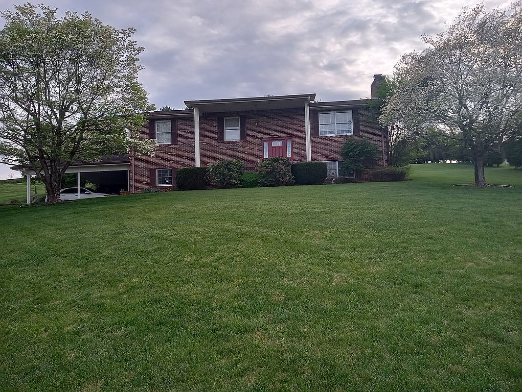 8 Regan Dr, Castlewood, VA 24224 — photo 2