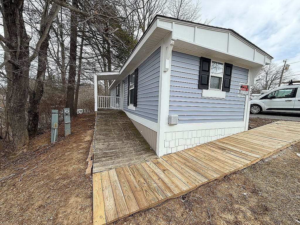 205 Maddy Dr, Blacksburg, VA 24060 — photo 5