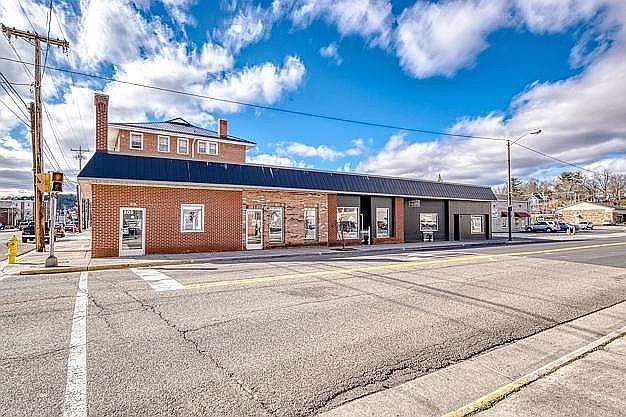 305 N Washington Ave, Pulaski, VA 24301 — photo 2