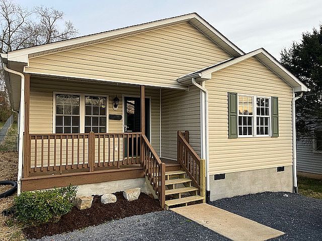 501 Hays Ave, Staunton, VA 24401 — photo 2