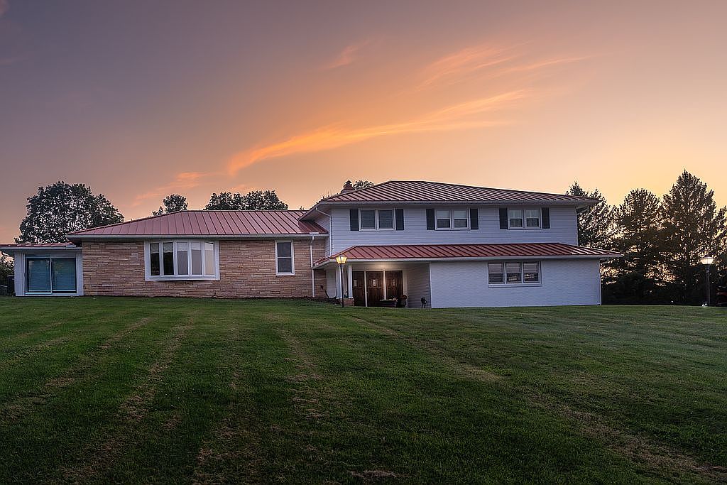 132 Crockett Dr, Tazewell, VA 24651 — photo 2