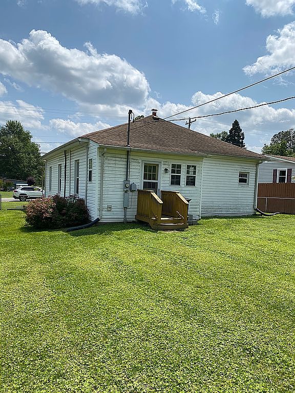 410 2nd St, Blackstone, VA 23824 — photo 4