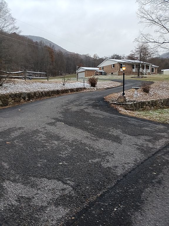 1838 Cascade Dr, Pembroke, VA 24136 — photo 1