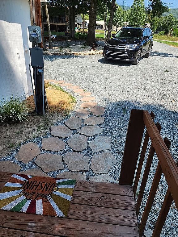 806 Lakeview Dr, Penhook, VA 24137 — photo 4