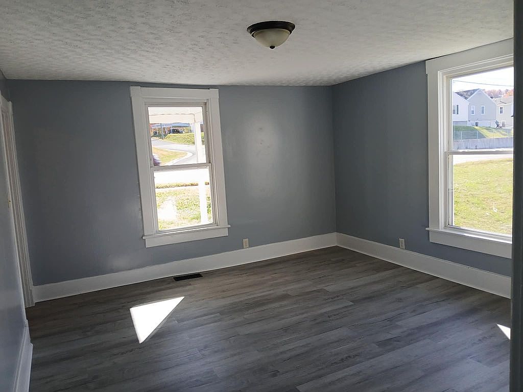 705 N Delphine Ave, Waynesboro, VA 22980 — photo 6
