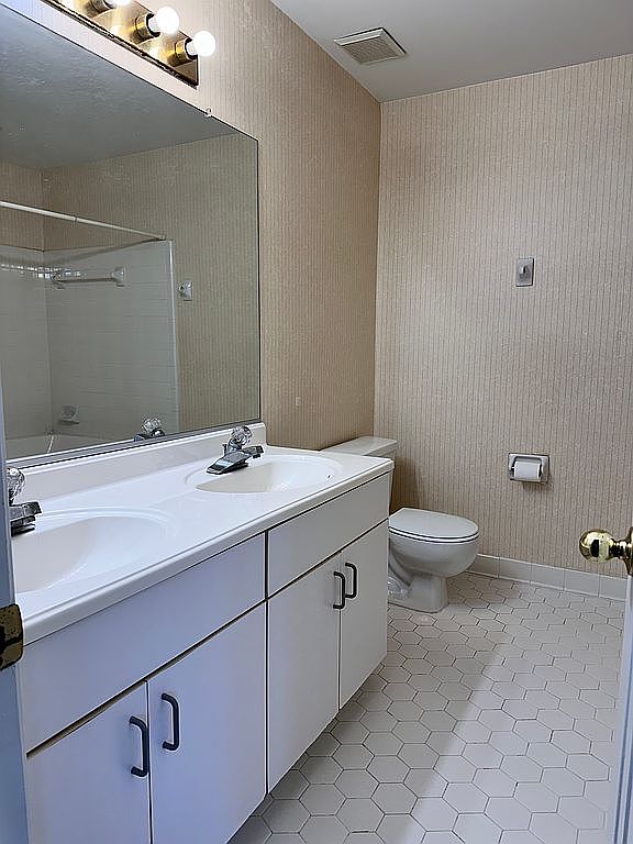 303 Amersham Dr Unit C, Yorktown, VA 23693 — photo 6