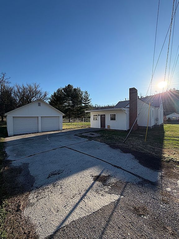 5259 Historic Dr, Elliston, VA 24087 — photo 2