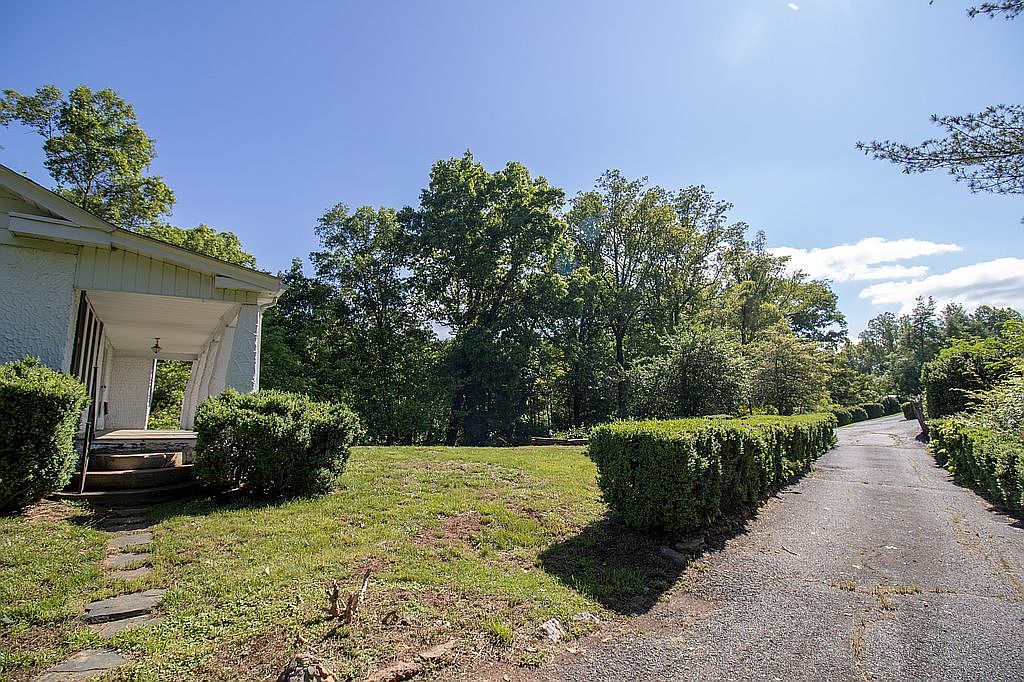 1566 Trenthill Dr, Bassett, VA 24055 — photo 4