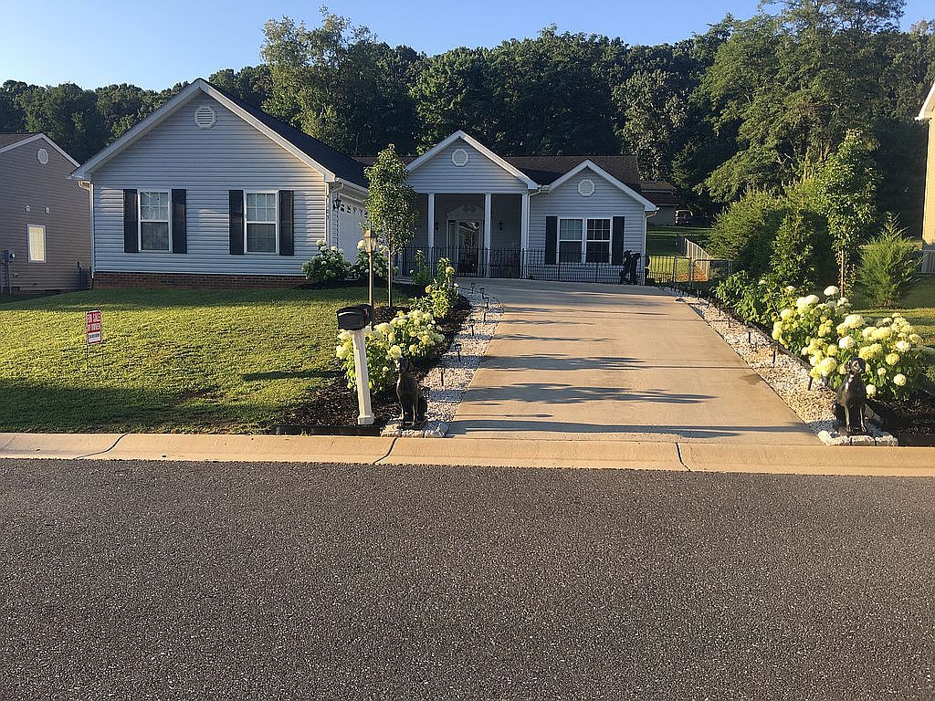 903 Ritchie Blvd, Staunton, VA 24401 — photo 2