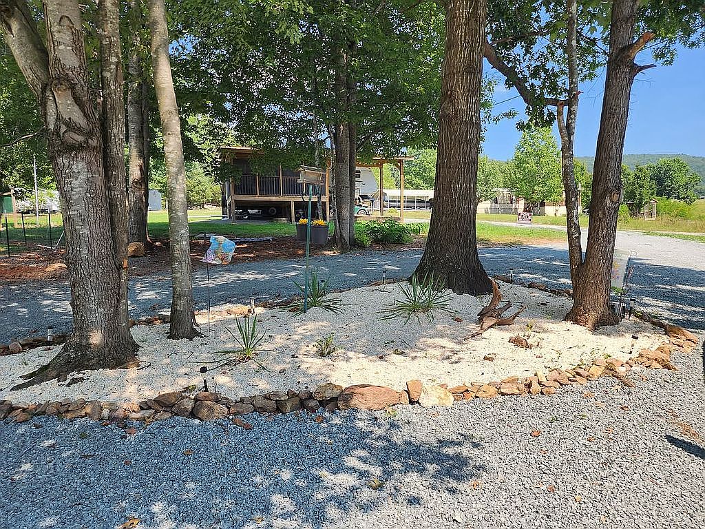 806 Lakeview Dr, Penhook, VA 24137 — photo 3