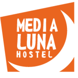 Bar Media Luna Hostel