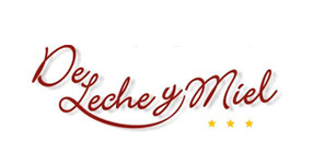 Cabañas de Leche y Miel Pileta y Animales en el Predio