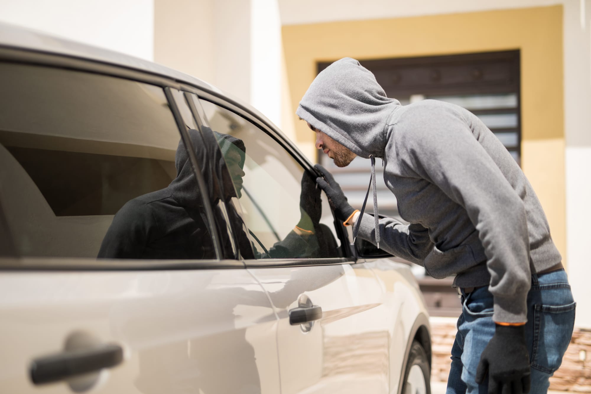 ¿Cómo saber si un auto seminuevo tiene reporte de robo en México?