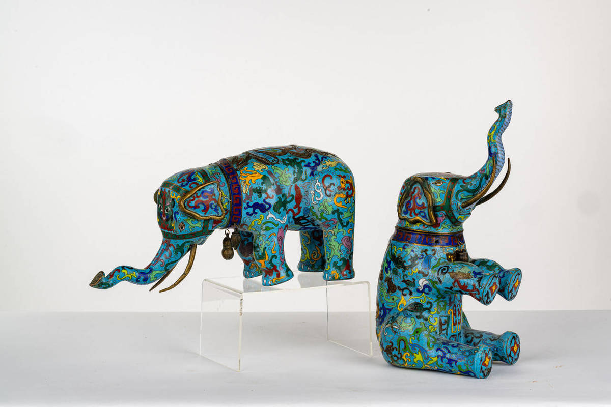 Cloisonné Elephants: Artistic Metal Decor