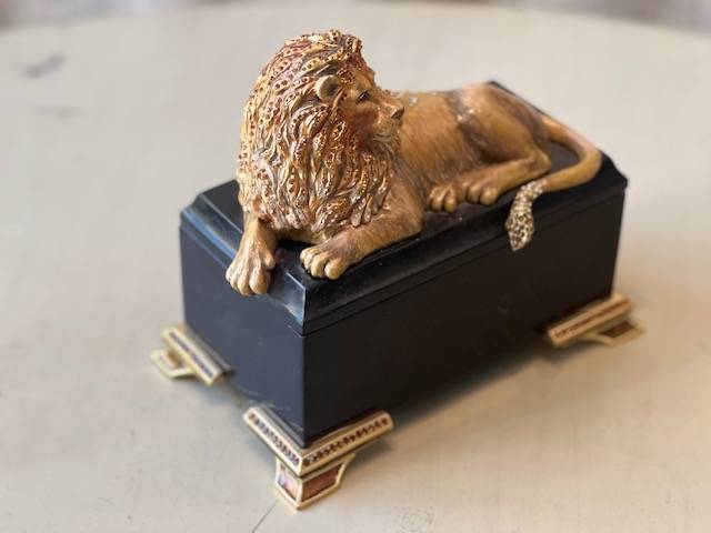 Jeweled Jay Strongwater Lion Box