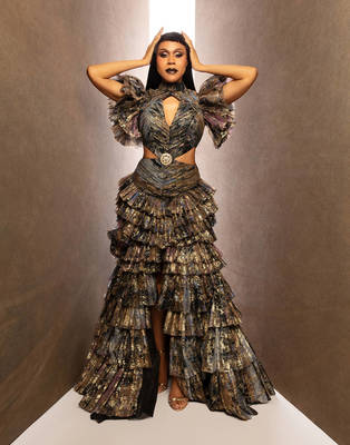 Deborah Cox - L'Officiel Fashion Book