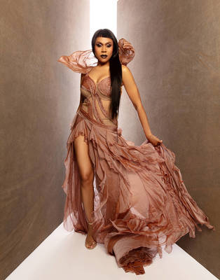 Deborah Cox - L'Officiel Fashion Book