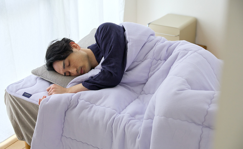 たっぷりの空気が、体温もため込んでくれるので、おだやかな暖かさが、朝まで続きます|柔らかさと暖かさにこだわって、シンカーパイル編みで編み上げた、贅沢なパイルケット『ZEPPINパイル』(春秋冬寝具)