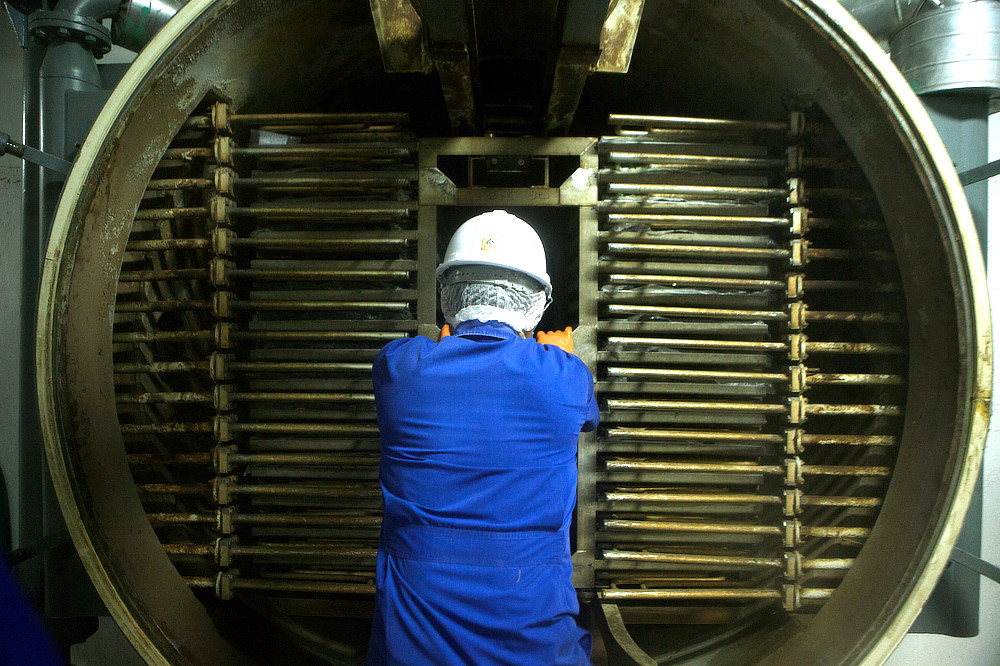 医薬品から宇宙食、離乳食など、幅広い分野で使われているフリーズドライ技術｜化学調味料無添加、具材と味噌を分けるこだわりフリーズドライの「しあわせいっぱいおみそ汁」味噌汁（みそしる）｜コスモス食品