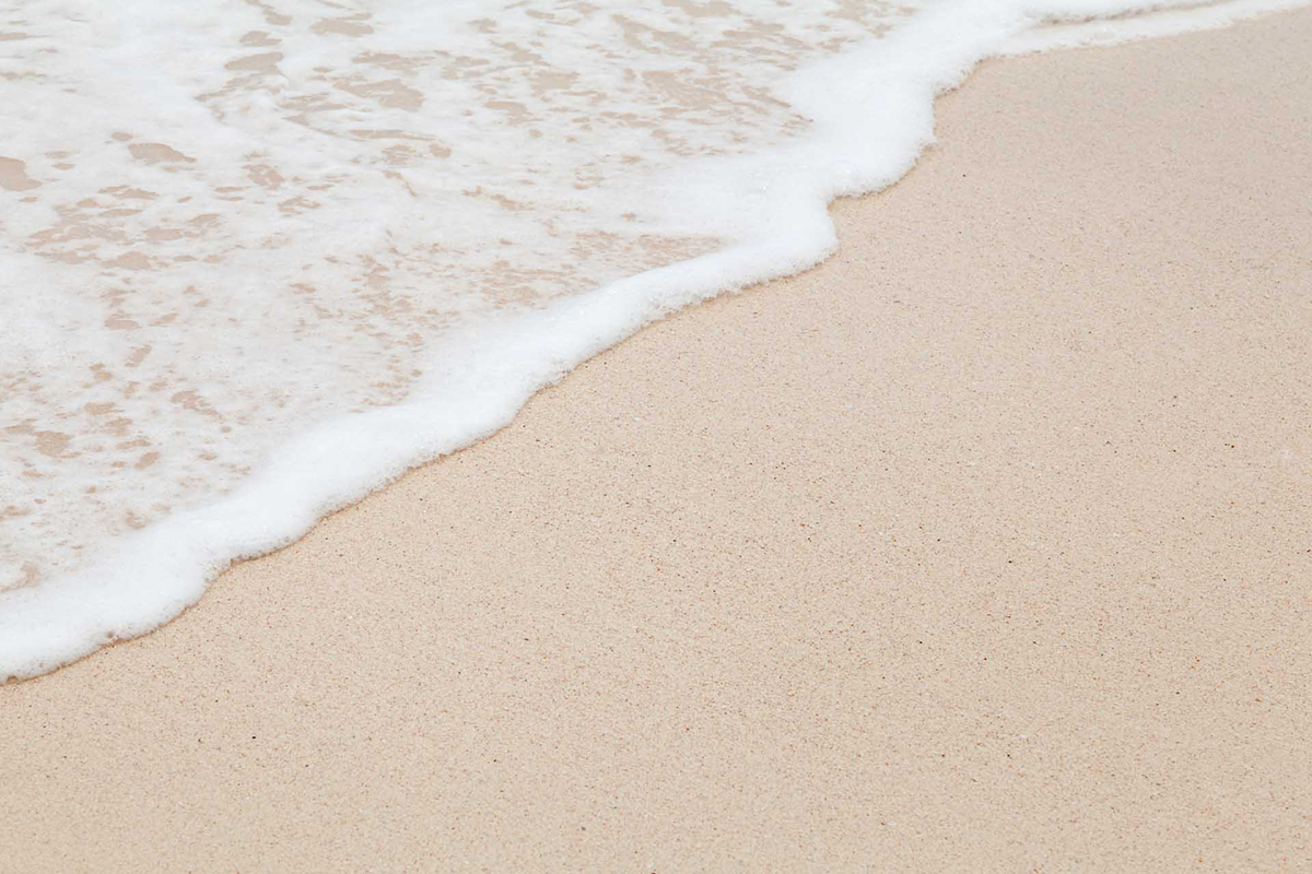 砂浜の「美しい景観」を守るのがきっかけで生まれた、海にも人にも優しい、砂がつかないビーチブランケット