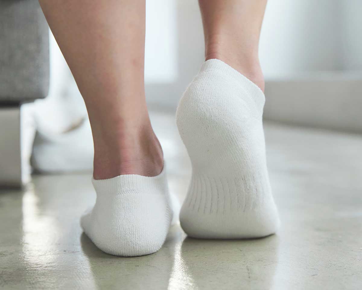 長時間歩いても、走っても、足をずっと気持ちよく包んでくれる｜消臭効果、サラサラ効果が続く、美濃和紙を使った和紙靴下・和紙ソックス