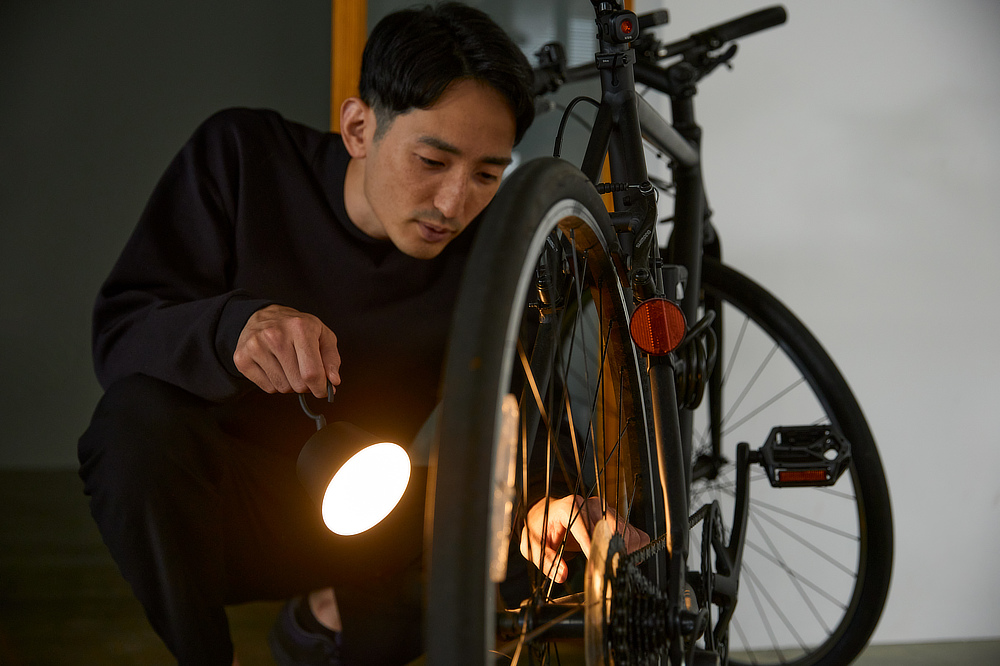 ガレージやクローゼットといった、暗所での作業に。夜のウォーキングやフェスの会場移動に｜突然の停電でも安心。BBQやテント内の照明、ガレージの作業灯にも。お洒落な充電式のコードレスLEDランプ『Magnecco（マグネッコ）』