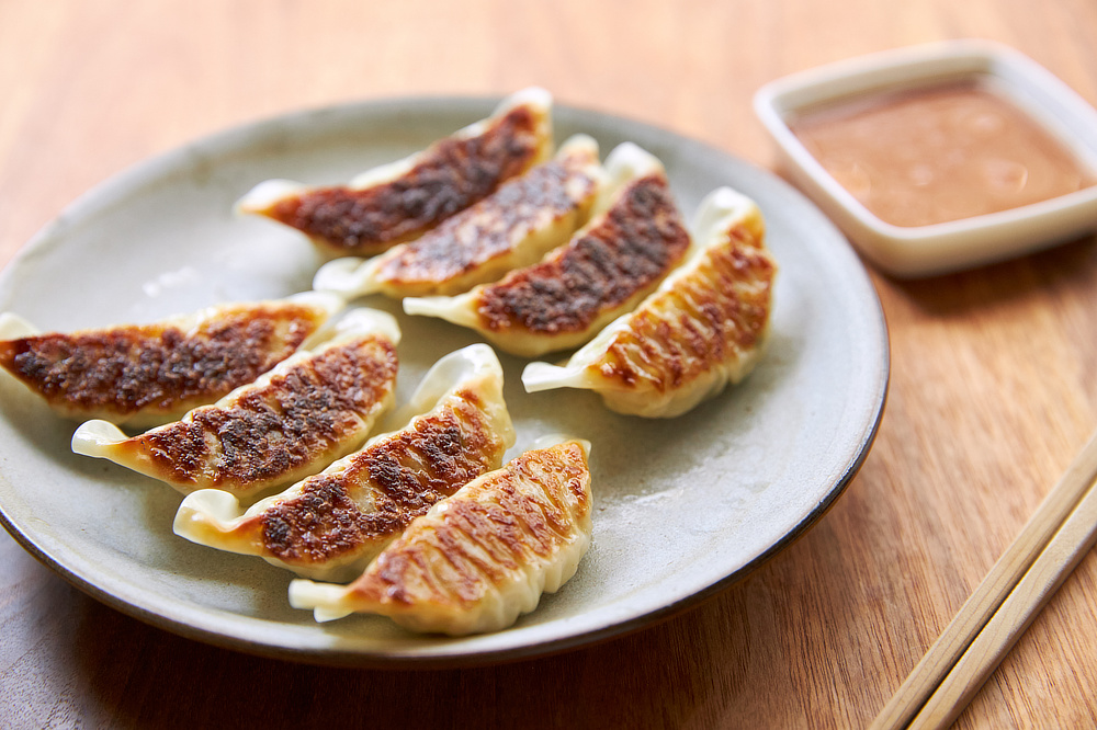 冷凍餃子は、毎回パリッと焼けて、焦げつき知らず|食材がくっつかない、焦げつかないフライパン(調理器具・道具・キッチンツール)|『SURUTTO(スルット)』