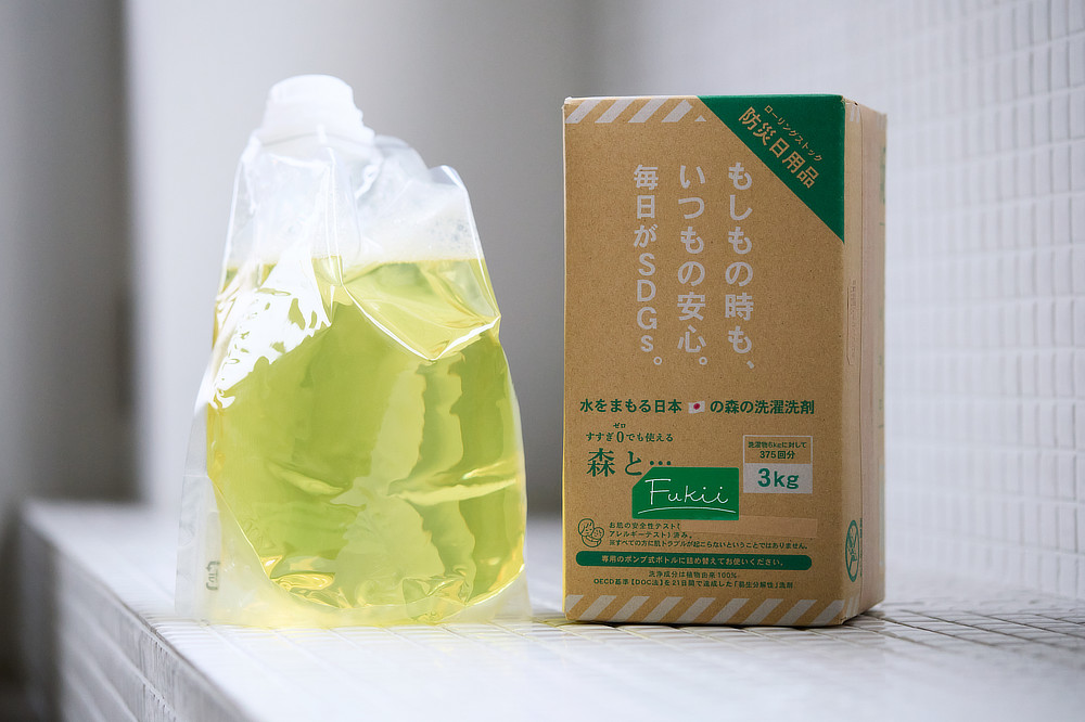 綿もカシミヤもシルクも洗える。汚れ落し用洗剤・おしゃれ着用洗剤・柔軟剤の三役をこなす、画期的な1本。｜洗濯が驚くほどラクになるから家事の時短に！洗い分け不要・すすぎ不要のマルチ洗剤。環境に優しいエコロジーなランドリー洗剤「海へ」「森と」（がんこ本舗）