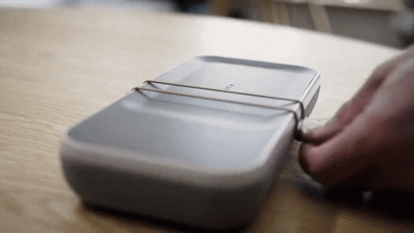 MONOCOで人気のキーケース、『Orbitkey(オービットキー)』シリーズの最新作で、小物収納をみごとにデザイン化。仕事道具を好みの配置で収納、ワイヤレス充電台つきの「ガジェットケース」|Orbitkey Nest(オービットキー ネスト)