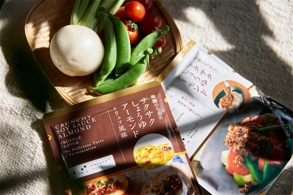 ご飯にパンにパスタに、おかずに｜どんな料理も美味しくなる。ギフトにも喜ばれる、香り高いトリュフ入りの万能調味料「サクサクしょうゆアーモンド トリュフ風味」