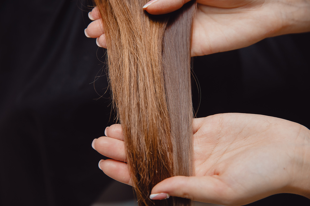 新しいヘアケアの習慣でツヤとハリのある髪に｜男性の髪と頭皮のための『572（ゴーナナニ）』のシャンプー、トリートメント、育毛剤、スカルプブラシ