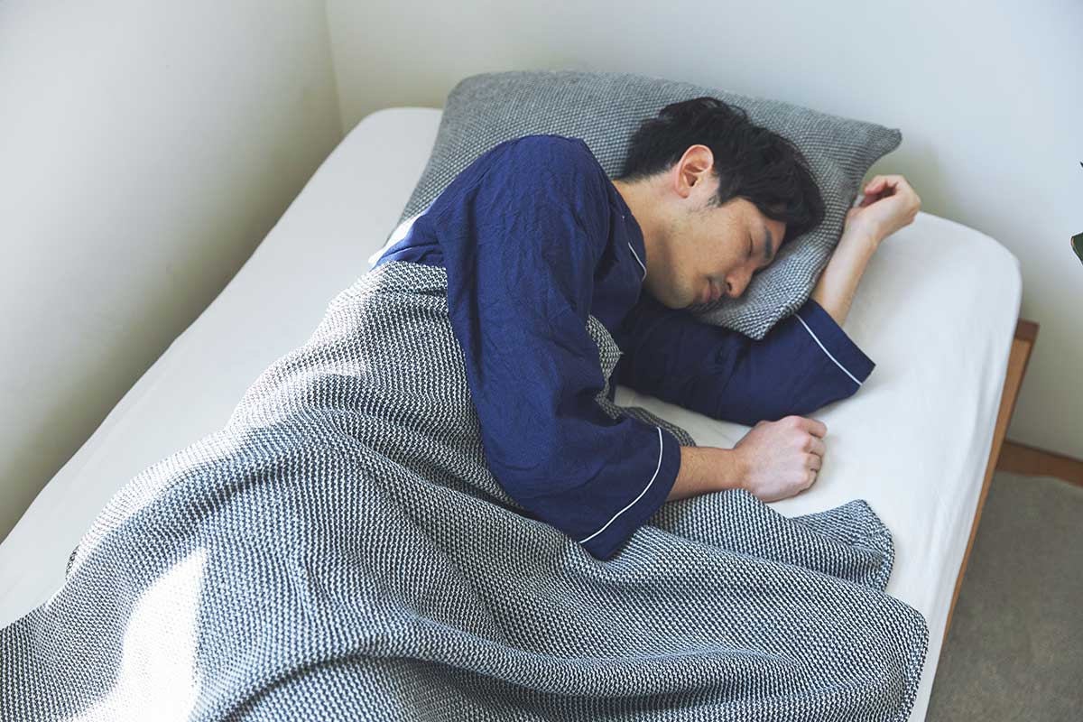 夏も冬も通年使える。「熟睡」を追求した凹凸状のハニカム織りのハニカムケット(ワッフルケット)
