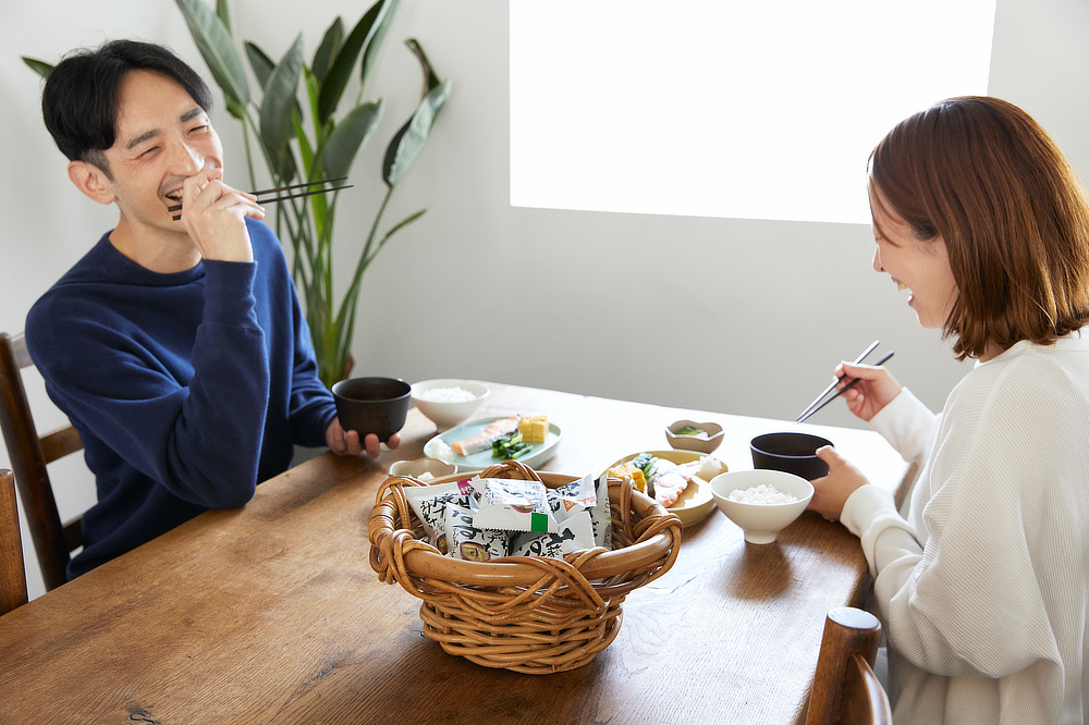 具材は味や香り、食感までもほぼ元のままで、味噌もまるでときたてのように美味しい｜化学調味料無添加、具材と味噌を分けるこだわりフリーズドライの「しあわせいっぱいおみそ汁」味噌汁（みそしる）｜コスモス食品