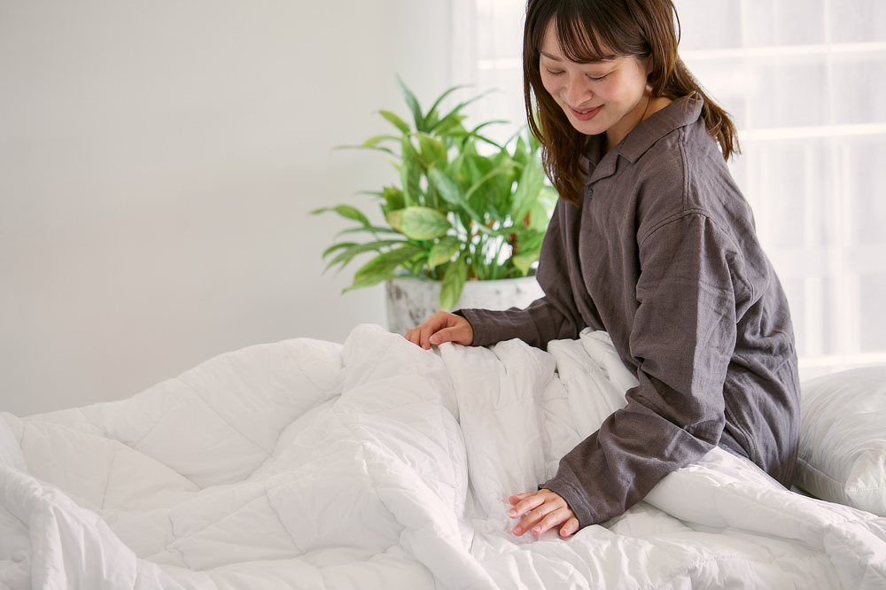 洗濯機で丸洗いOK。汗っかきの人や、小さいお子さん、羽毛（動物）やホコリ、ダニアレルギーの人も使いやすい掛布団｜軽い！暖かい！プロ向け防寒着から生まれた「人工羽毛布団」｜プリマロフト