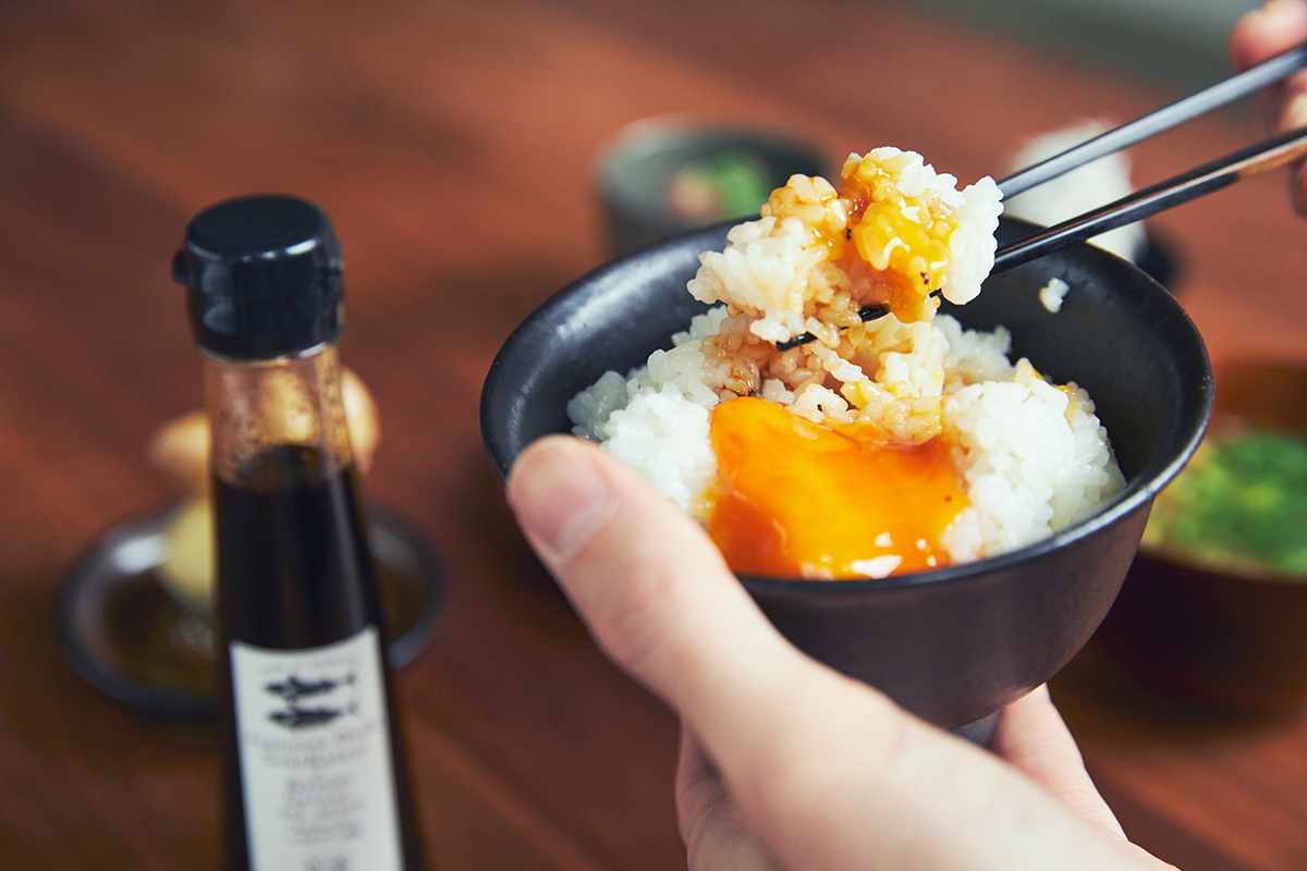 【だし醤油】おかずが無くてもごちそうに！うまみが凝縮！いつもの調味料が宗田節で輝きだす、つぎ足して使える「だし醤油＆だし酢（化粧箱入り）」｜SHIMANTO DOMEKI COMPANY