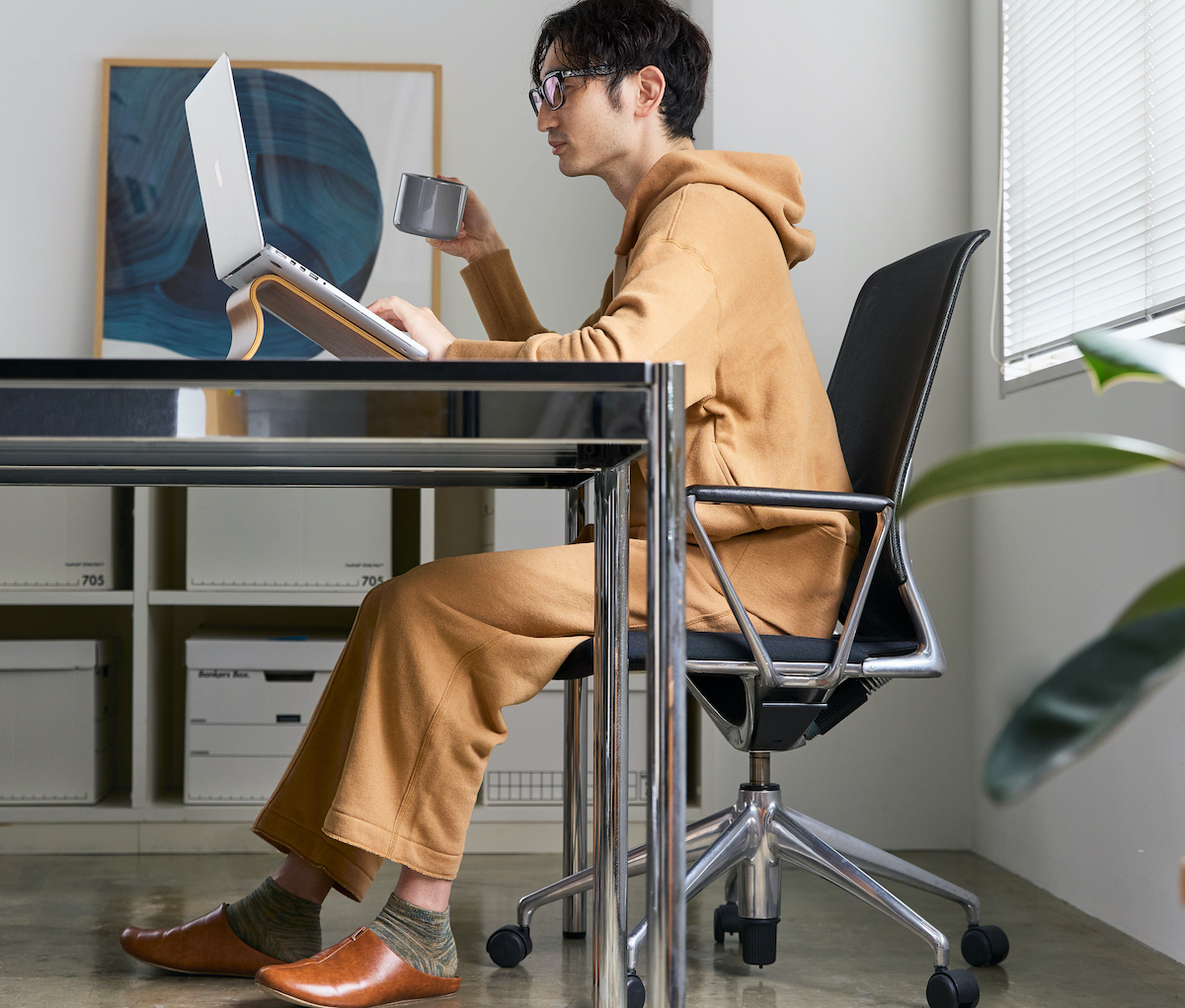 在宅ワークやオンライン会議にぴったり。普段着にも外出着にも。エシカルなオーガニックコットンの「大人の部屋着」|MONOEARTH(モノアース)