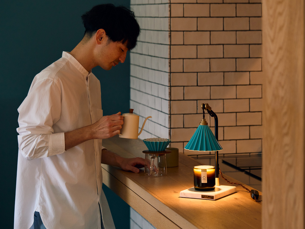 『ORIGAMI LAMPキャンドルウォーマー』がより深く楽しめる、原材料が天然由来の大豆ロウ、ソイワックス100%の「アップサイクルキャンドル」
