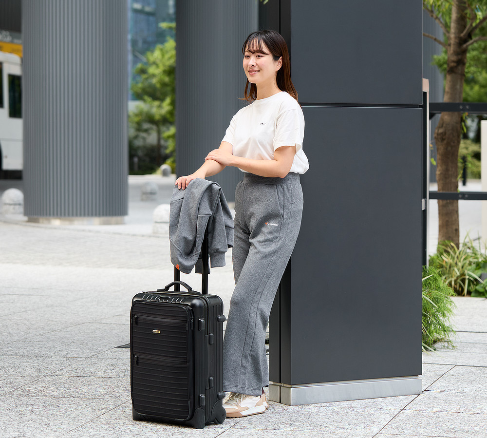 外出時にも着用できるようにデザインされたシリーズ。着心地の良さとファッション性を両立｜着るだけで、疲れ・むくみ・コリを改善。一般医療機器『VENEX（ヴェネクス）』のリカバリームーブ