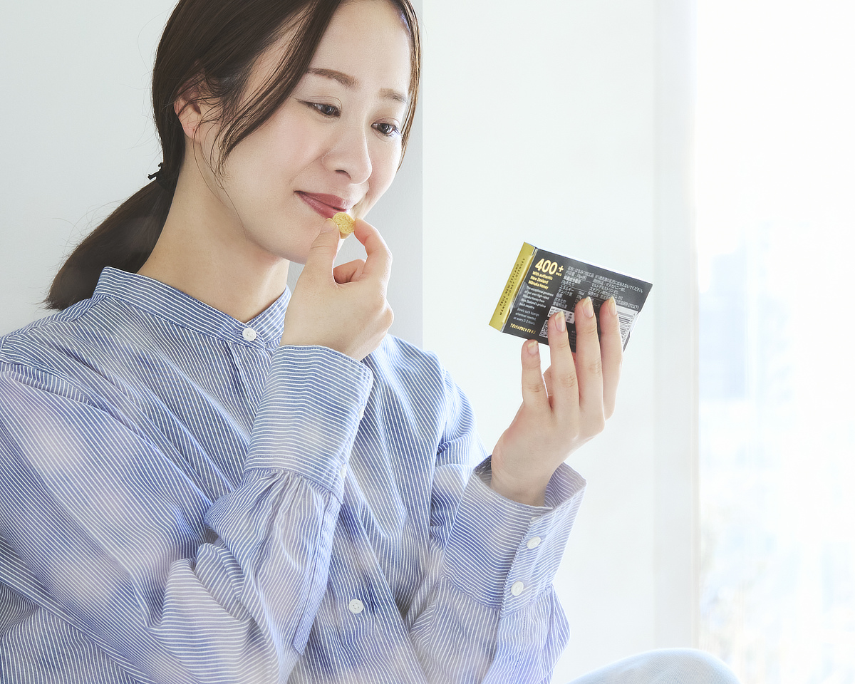 通勤通学時や外出先でのお守りに。千歳飴に似た風味、後に残らないサラッとした自然甘みで、苦味は感じられません。｜医療用グレード、最高レベルMGO1900を生産できる、UMFHA認定のトゥルーハニー社の「マヌカハニー（マヌカ蜂蜜）」「マヌカロゼンジ（のど飴）」ニュージーランド産