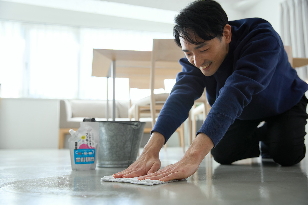 床・窓ガラス・壁、拭いた後のぞうきんまでピカピカになる「家中おそうじ洗剤」｜水に戻る、環境にやさしい「がんこ本舗」の洗剤「ふきふきフッキー」