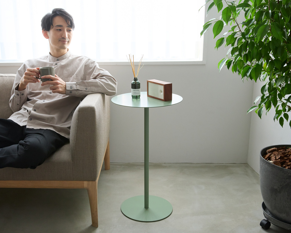 余分な装飾はなく、最小限の要素で、必要十分な機能が備わり、どこかに愛らしさのあるデザイン｜おしゃれなアパレルショップの什器を手掛ける日本コパック株式会社によるお洒落なスチール家具『KIT（キット）』