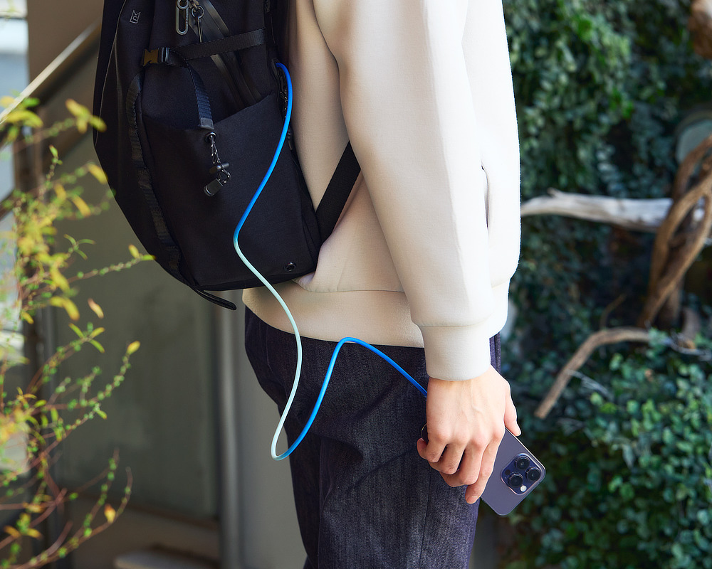 「レインボー」に「ターコイズ」「ブルーグラデーション」｜断線しにくく丈夫、ひと目でわかる存在感の「USBケーブル」｜PRSM CABLE（プリズム ケーブル）