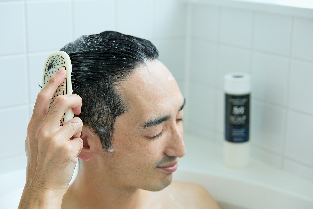 メンズ専用の頭皮ケア、髪ケアで若々しく｜男性の髪と頭皮のための『572（ゴーナナニ）』のシャンプー、トリートメント、育毛剤、スカルプブラシ