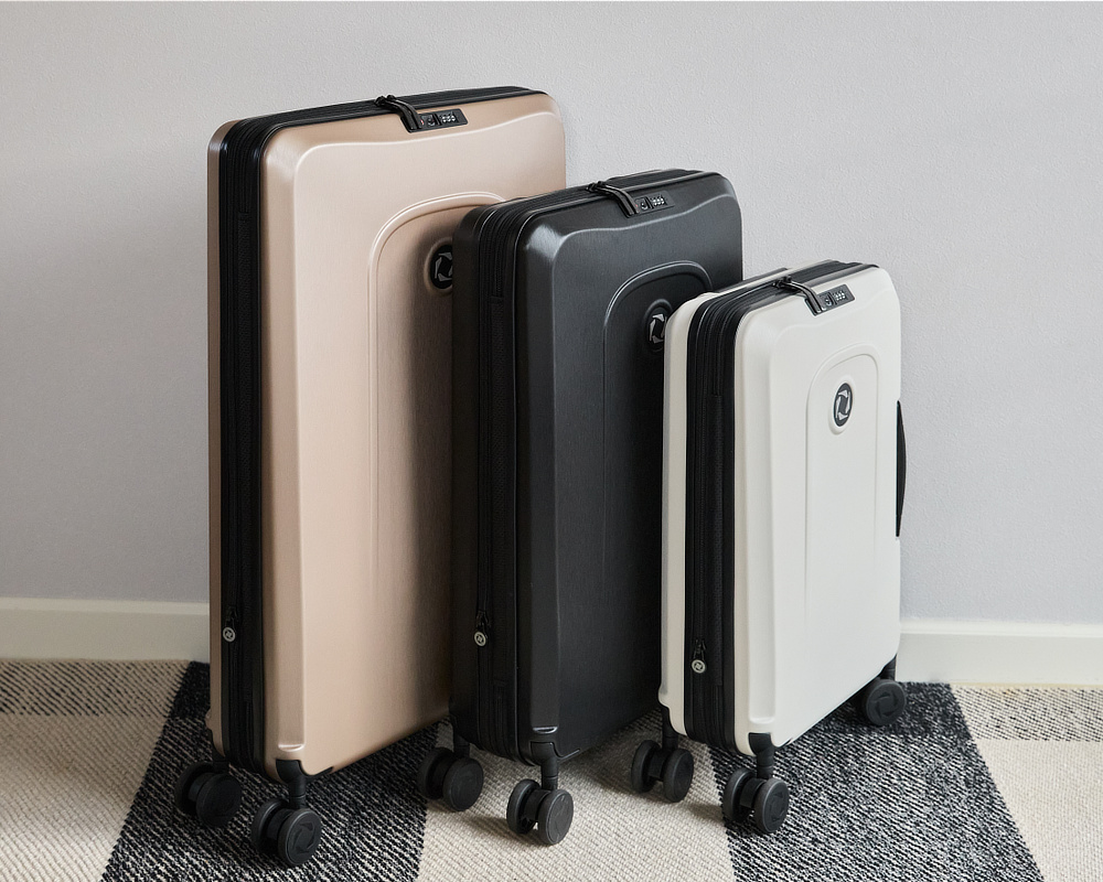 防水性、軽さ、取り回しの良さ、TSAロック、ロストバゲージ対策機能付きで、旅のリズムと安心感を支えます。スーツケース「senz°（センズ）oldaway（フォルダウェイ）」
