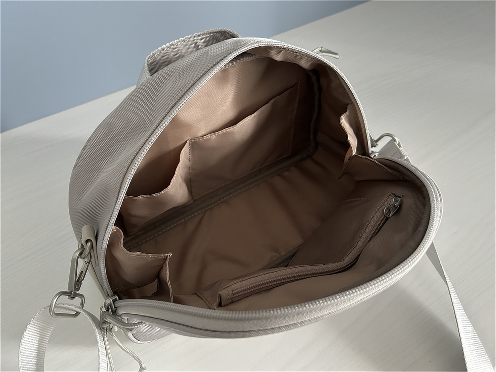 口がパカっと60°開いて、荷物が見える、出し入れスムーズな「バネパカ ショルダーバッグ」|mayumasa