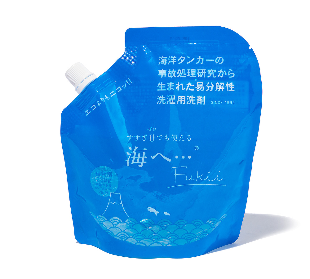 乾いた洗濯物は、肌触りふんわり。帯電防止力もアップして、衣類の静電気発生を抑えます｜落ちた汚れが再付着しない、綿もカシミヤも洗える、水も電気代も減らせる、中性洗剤「洗濯洗剤」｜海へ…Fukii｜森と…Fukii