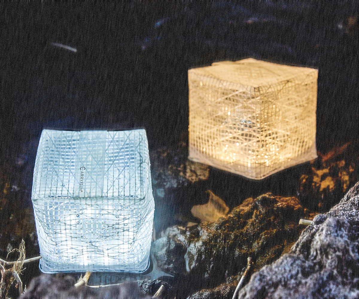 薄さ1.2cmに畳める超軽量ソーラー充電式ライト（ランタン）で、いつも太陽の光がそばに｜carry the sun